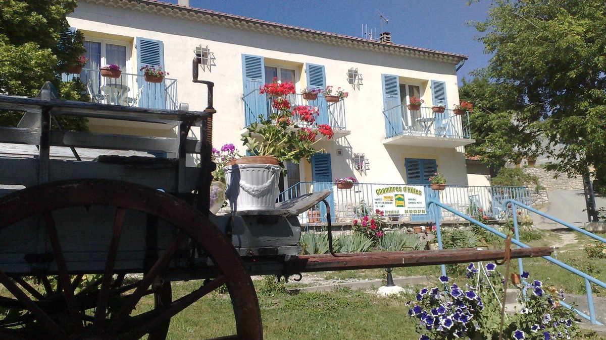 Castellane House | Room 1 - "Le Robion