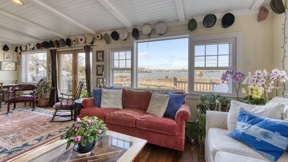 Sag Harbor Bed & Breakfast | Room 1 queen bed on waterfront + bikes and kayaks