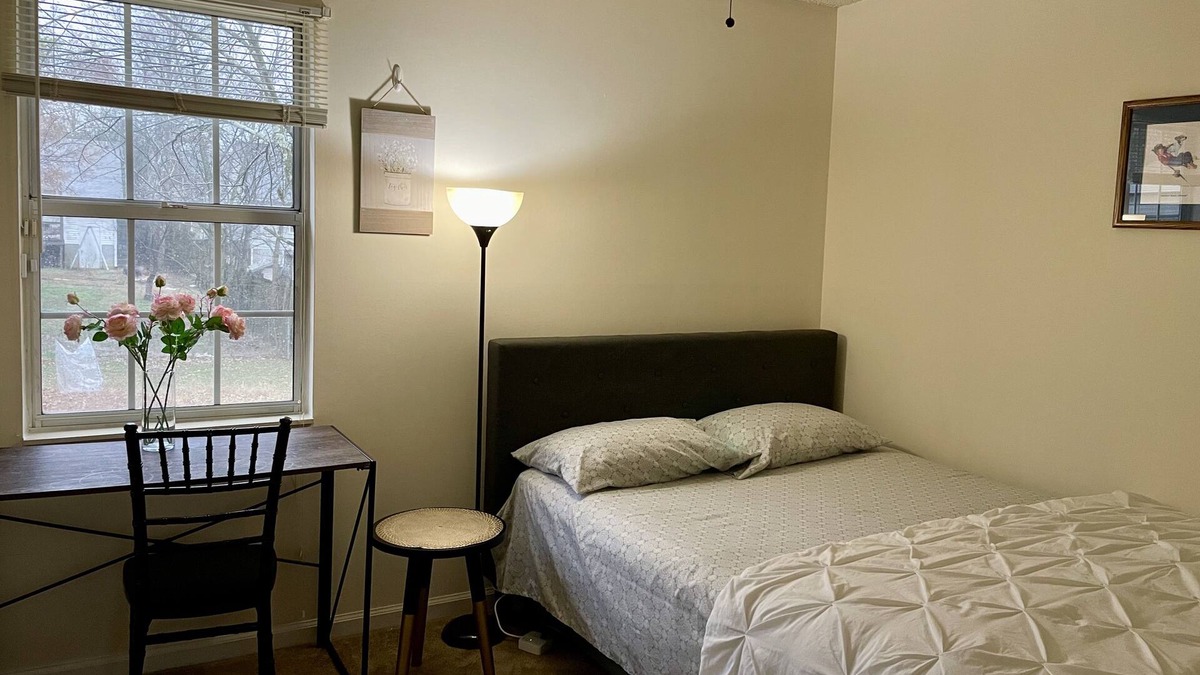 Four Corners House | Room 1- Quiet private room close to Airport and Lake