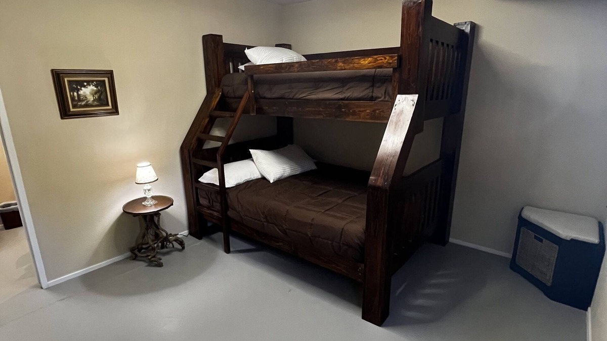 Brandon House | Room #1, sleeps 3 located just 20 mins from the heart of downtown Waxahachie.