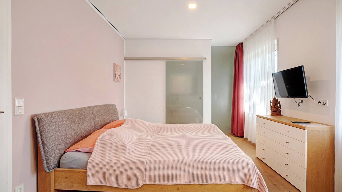 Voehringen Apartment | Room '1' with Shared Terrace and Wi-Fi