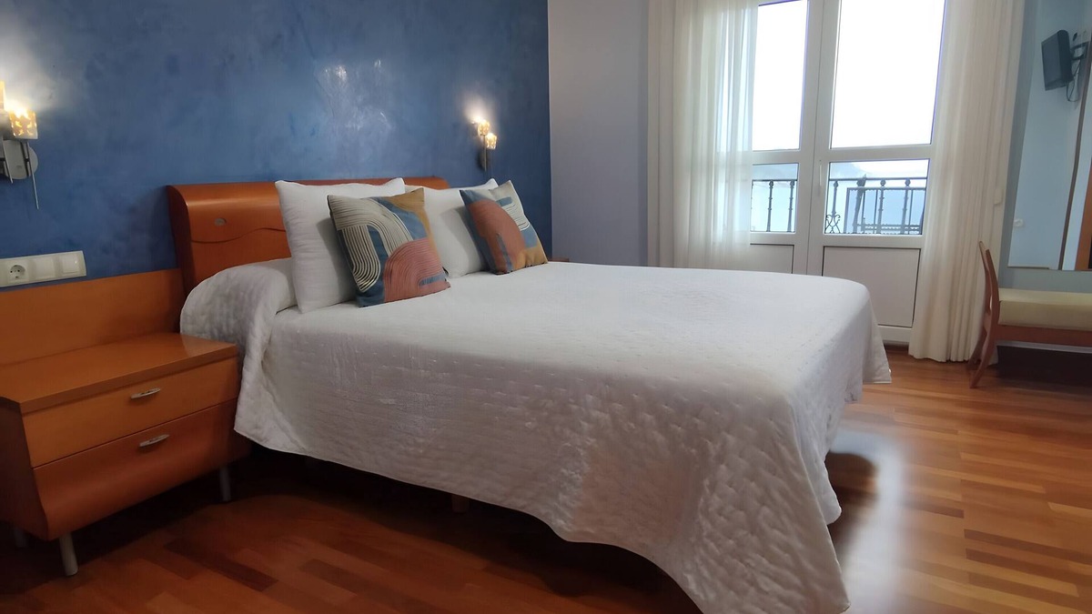 Faro Apartment | Room '102' with Sea View, Shared Terrace and Wi-Fi