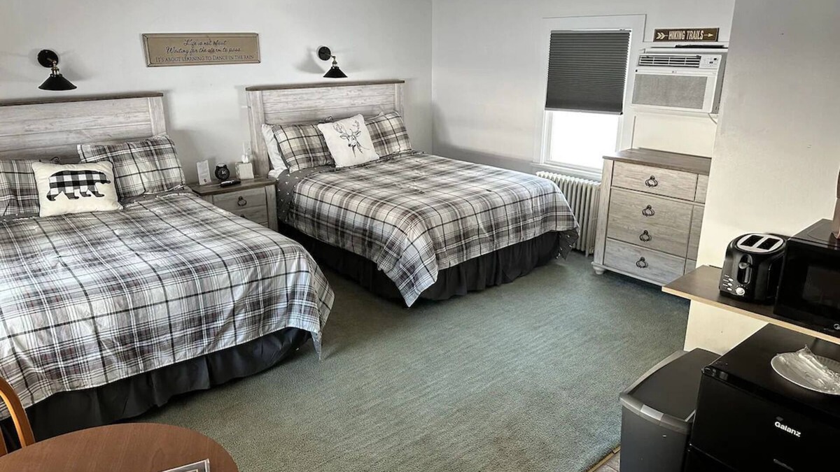 Schroon Lake Hotel | Room 109 two queen beds