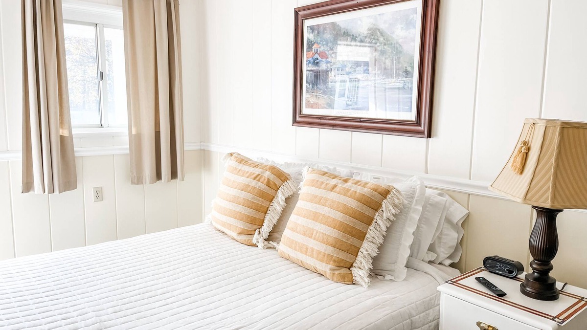 Whitehall Apartment | Room #14