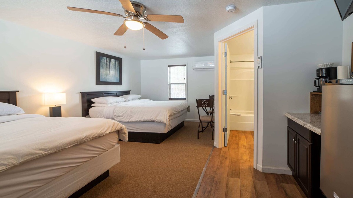 Indian River Apartment | Room 2 at Inland Lakes Motel, Indian River, MI