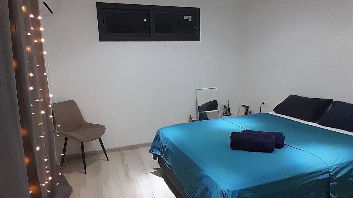 Papeete Cabin | Room 2 - Bed and breakfast in an apartment, 2 min. walk from the ferry dock
