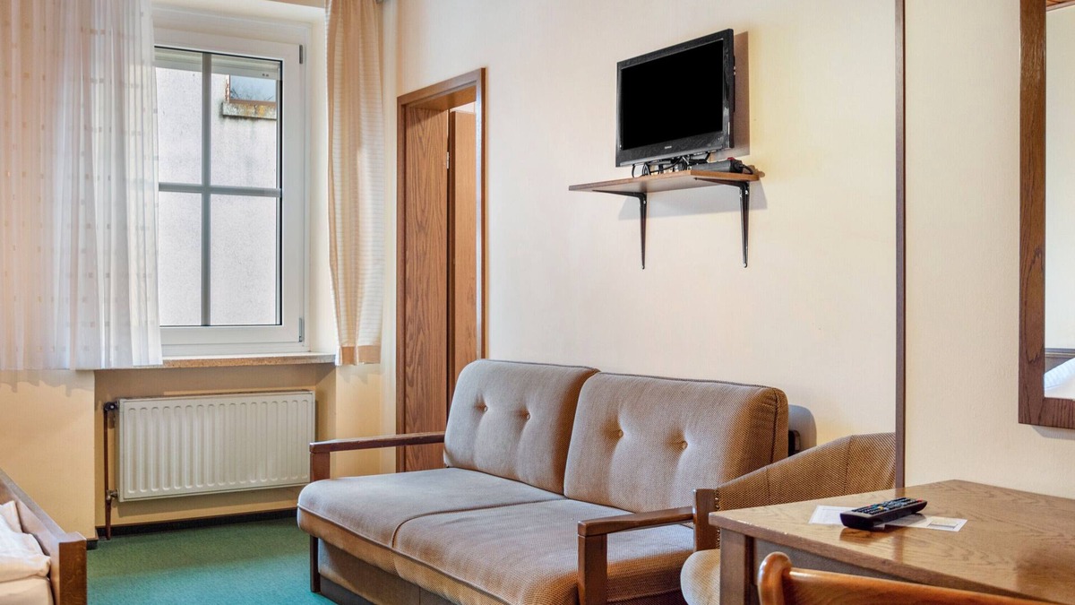 Lehrberg Apartment | Room 2 - Double room with Wi-Fi