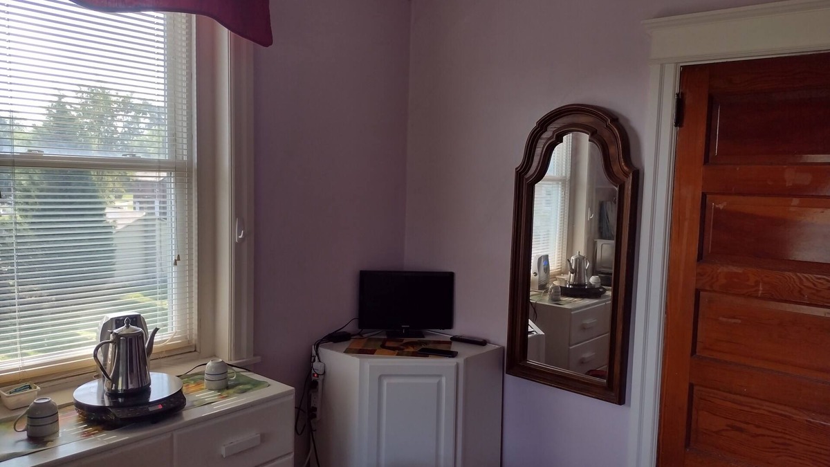 Oaks House | ROOM 2 PRIVATE BATH (FURNISHED)