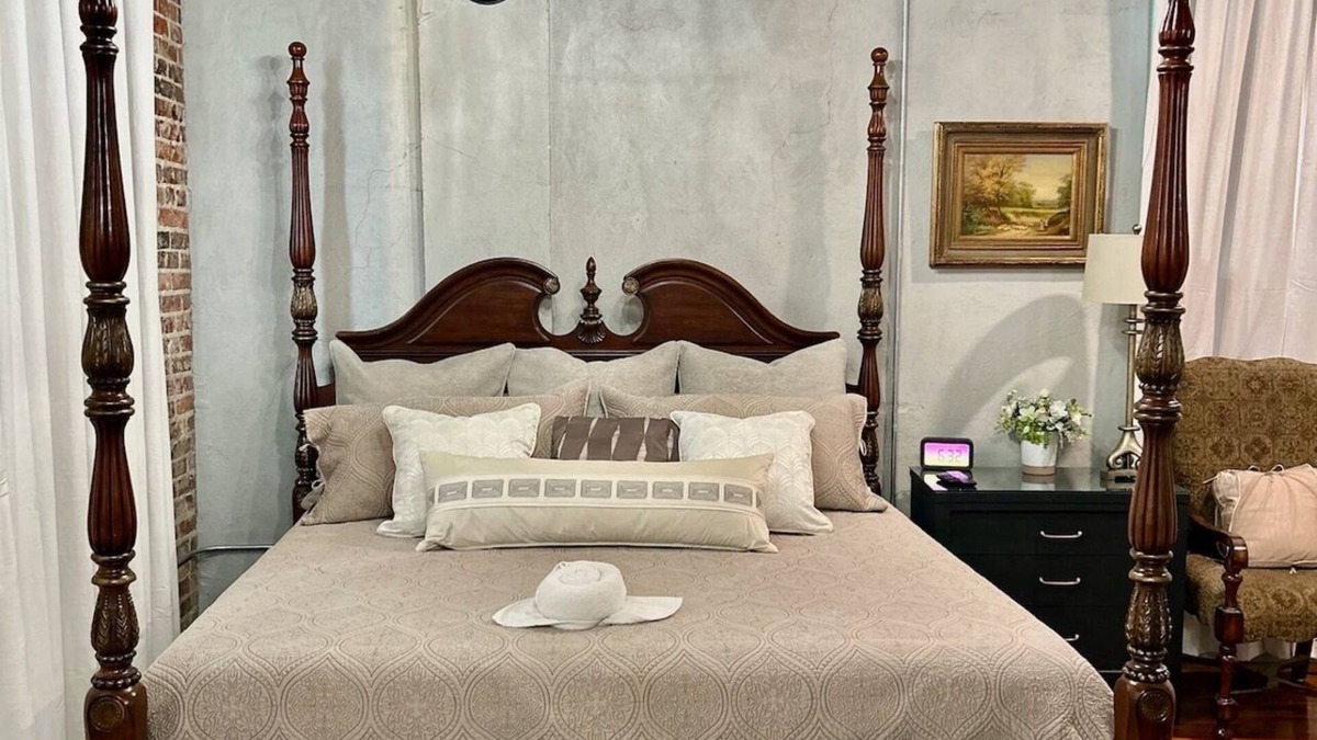 Carthage Hotel | Room 2 (sleeps 2) at Chipley's Squareview Inn