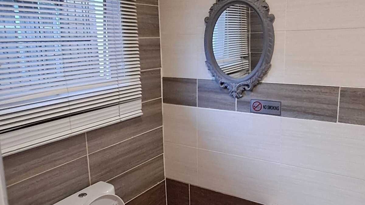 Maseru Bed & Breakfast | Room 2 - with Bathtub