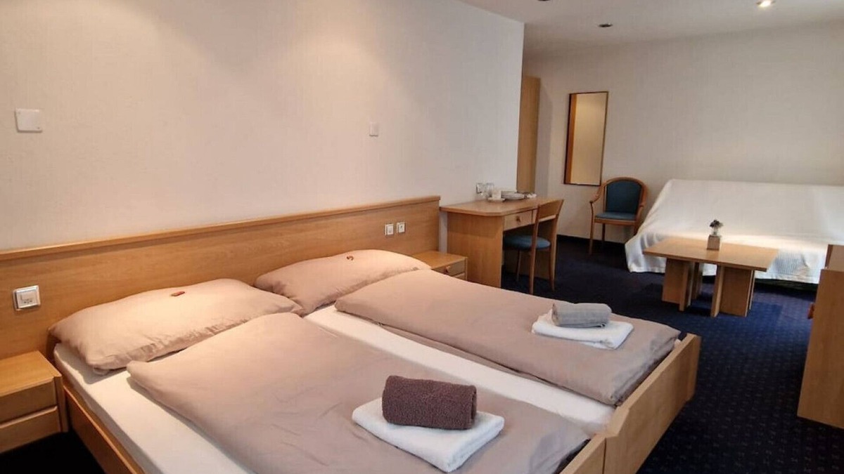 Naters House | Room 204 - Hotel Bellevue