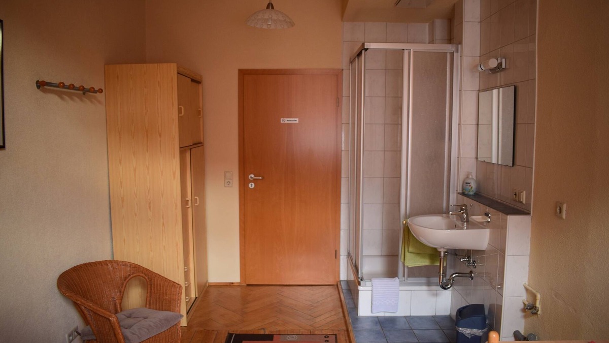 Munderkingen Apartment | Room 21 with private toilet on the floor