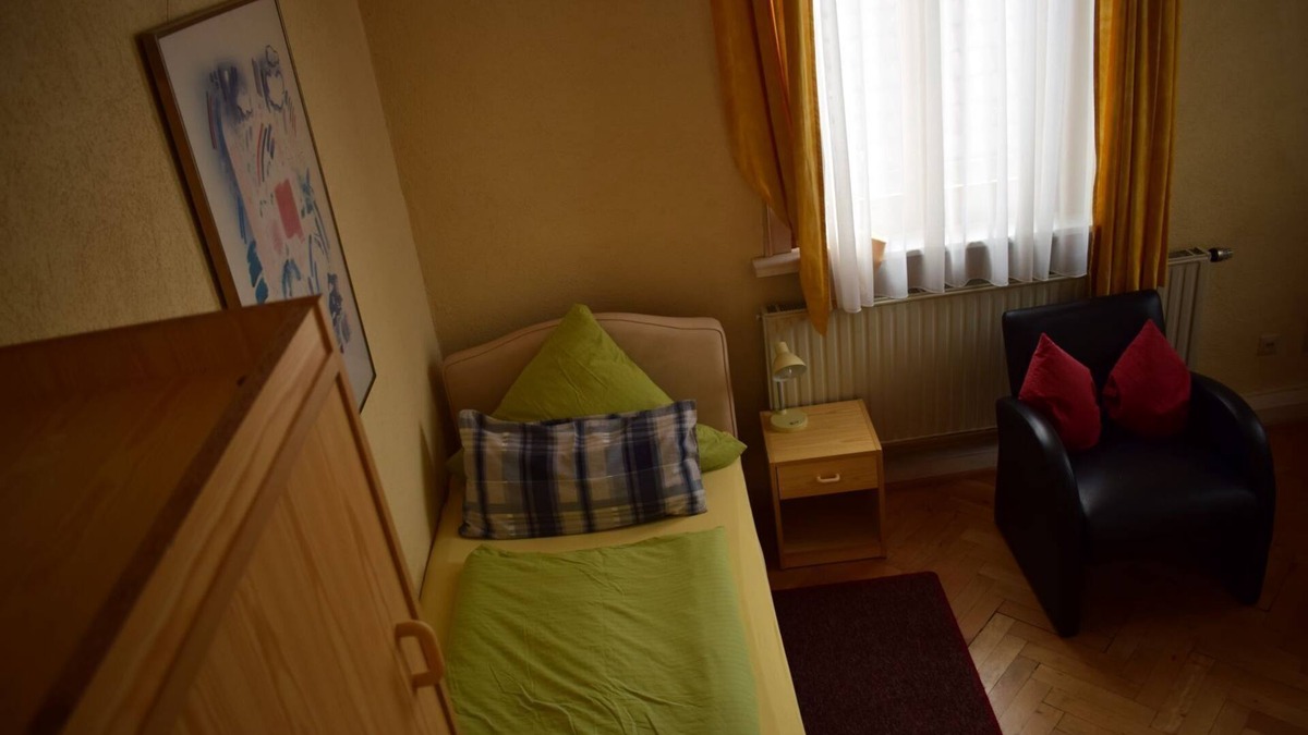 Munderkingen Apartment | Room 24 with toilet and shower