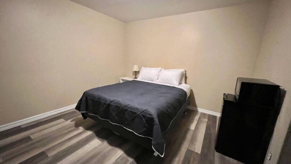 Harper Hotel | Room 25 - Standard Queen - Sleeps 2 - Harper Motel