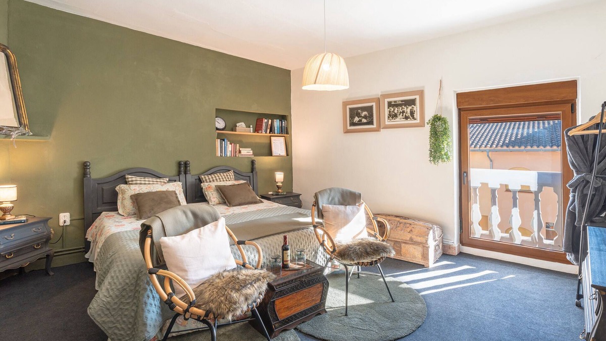 Alcublas Apartment | Room '2B' with Shared Pool, Private Garden and Wi-Fi