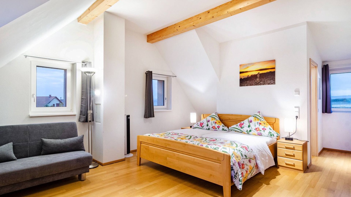 Reichenau Apartment | Room 3 with Shared Garden and Wi-Fi