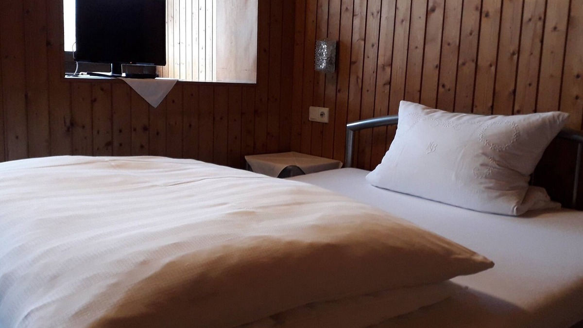 Nuertingen Apartment | Room 32