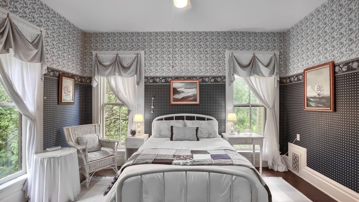 Tionesta Bed & Breakfast | Room 4 at The Vintage Inn Boutique B&B. Gourmet food and cocktails included!