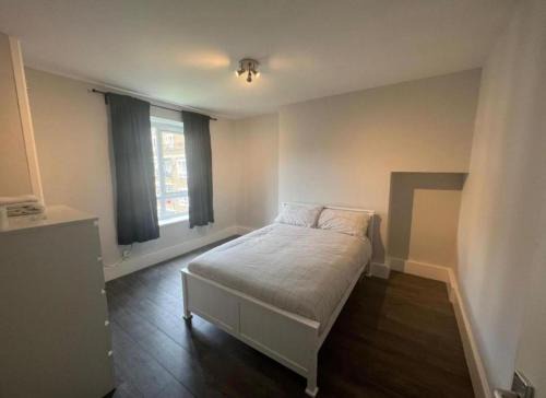 Tea Green House | Room 4 minutes from Luton Airport