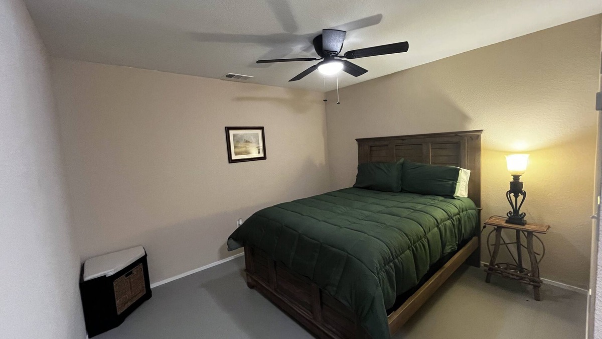 Brandon House | Room #4, sleeps 2 located just 20 mins from the heart of downtown Waxahachie.