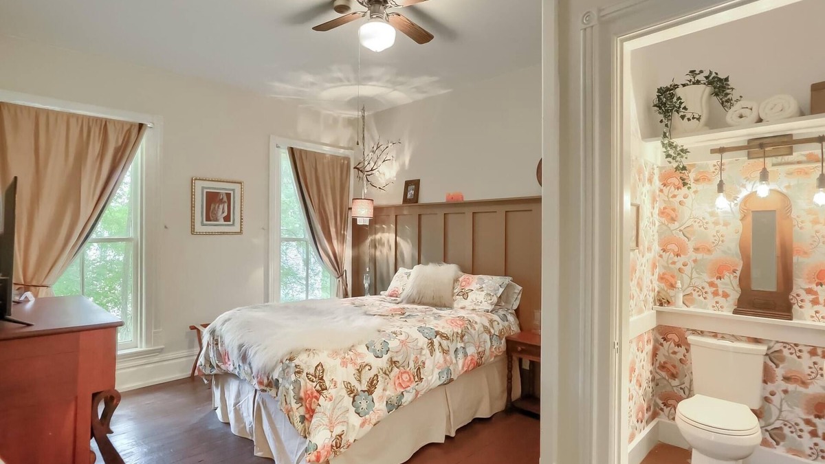 Tionesta Bed & Breakfast | Room 5 at The Vintage Inn Boutique Bed and Breakfast; historic charm in Tionesta