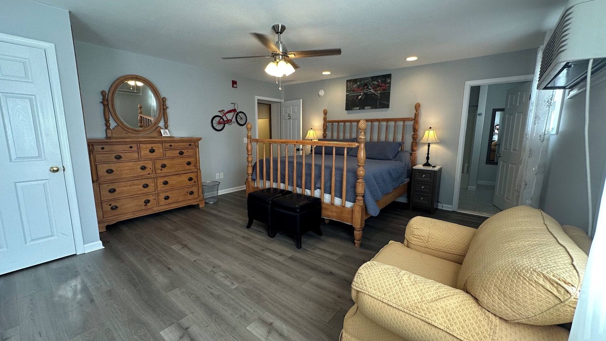 Frankford Bed & Breakfast | Room 5 - The Inn at Dirickson Creek - King bed, Two twins, Perfect for Families