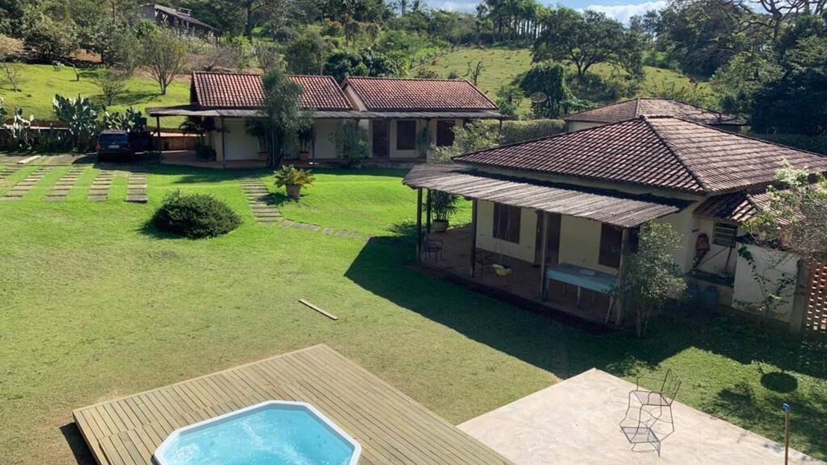 Aracariguama House | Room 50 minutes from São Paulo with fireplace, soccer field and Jacuzzi.