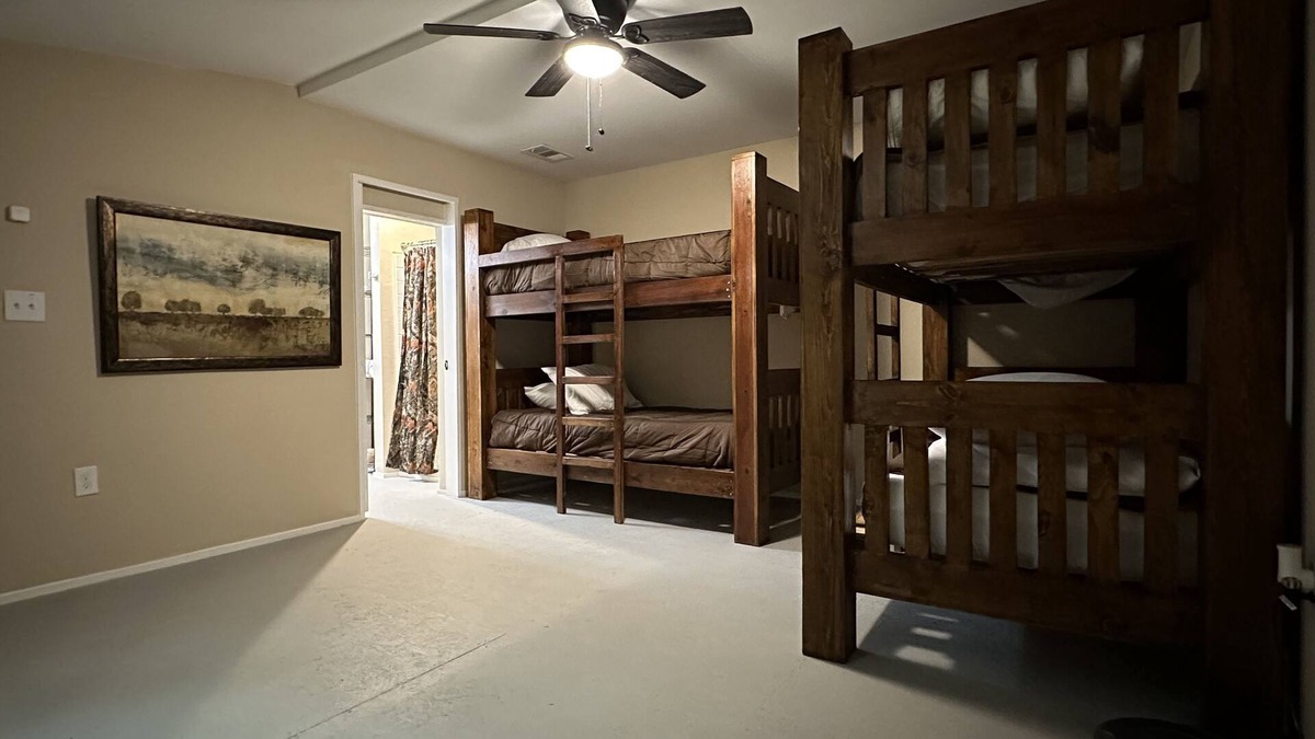 Brandon House | Room 6, sleeps 4 located just 20 mins from the heart of downtown Waxahachie.