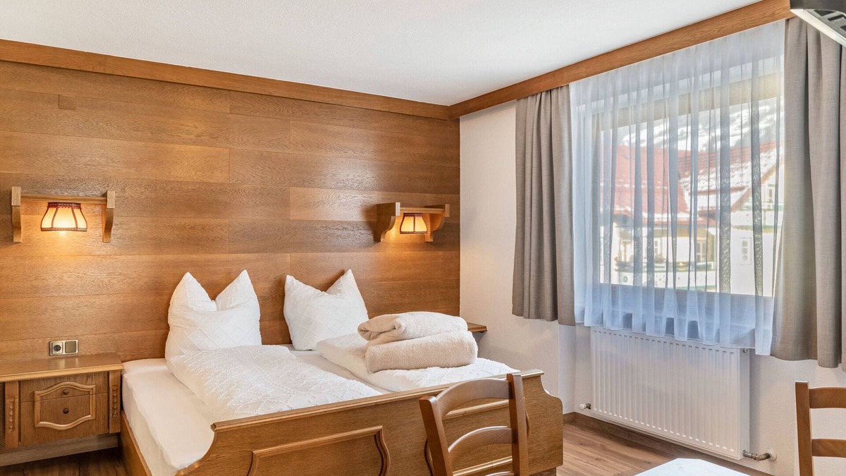 Zell am Ziller House | Room '6' with Mountain View and Balcony