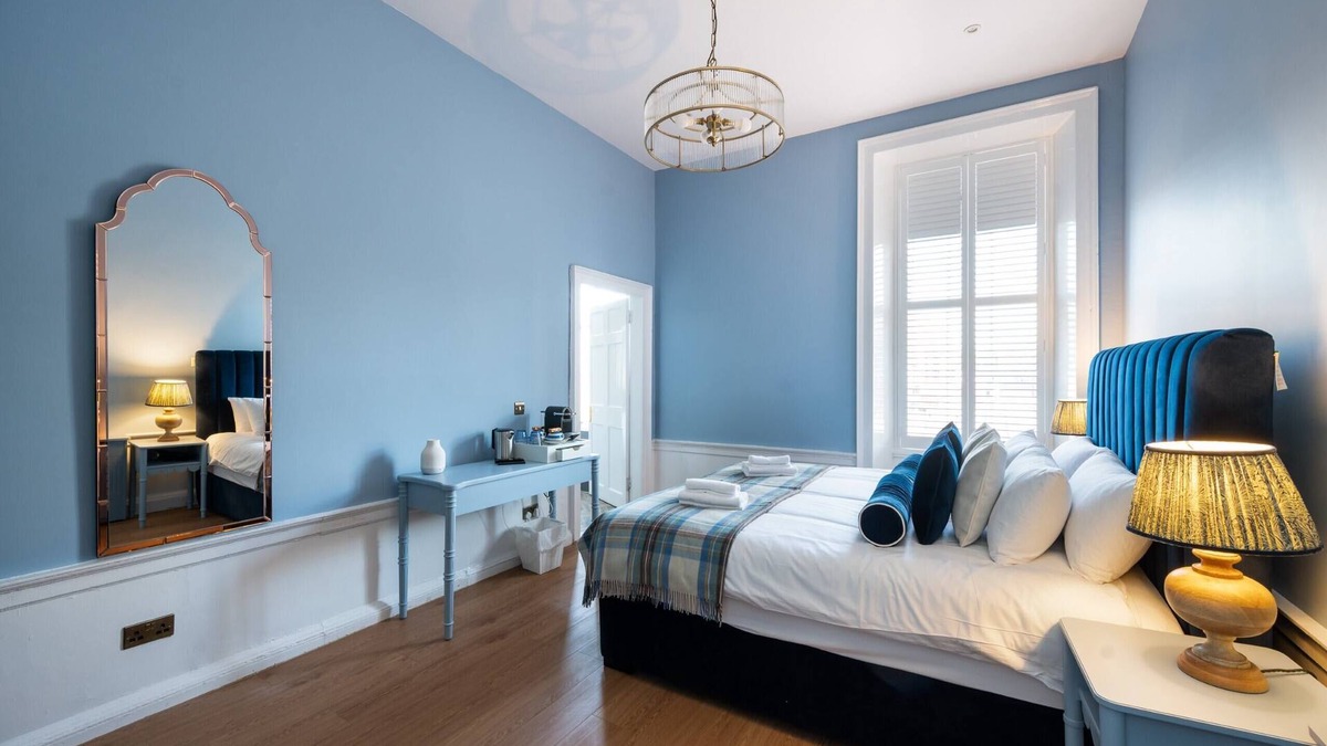 New Town House | Room 8 Summary: No. 5