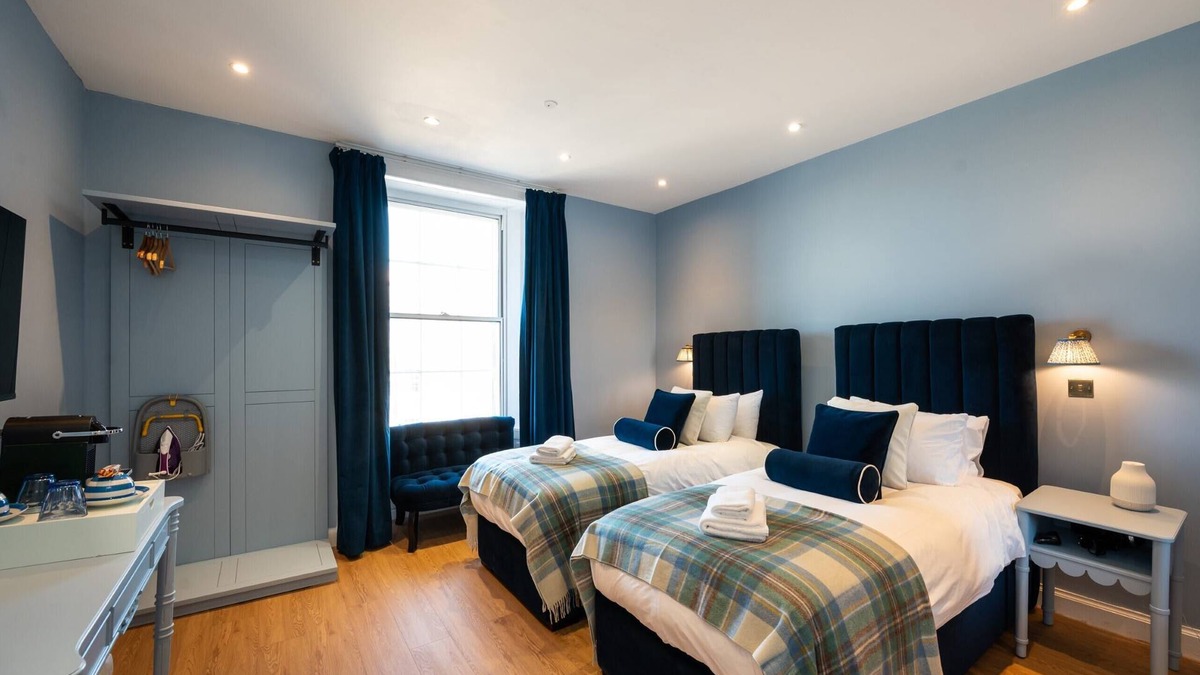New Town House | Room 9 Summary: No. 5