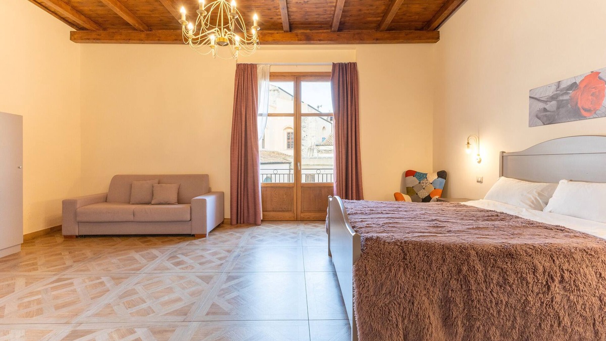 Licata Apartment | Room 'Al Duomo - Camera King Superior' with Shared Terrace, Wi-Fi and Air Conditioning