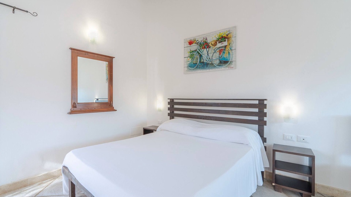 Syracuse Apartment | Room 'Al Palmento Relais - Etna Rosso R5' with Shared Pool, Wi-Fi and Air Conditioning
