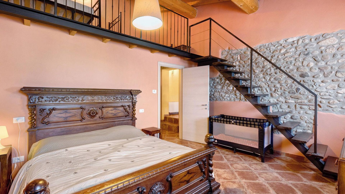 Campagnolo Apartment | Room 'Amilcare' with Shared Terrace, Wi-Fi and Air Conditioning