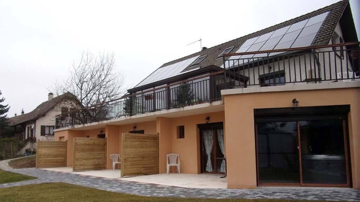 Meyrie Bed & Breakfast | Room "Between Rhône and Saône" with swimming pool and spa