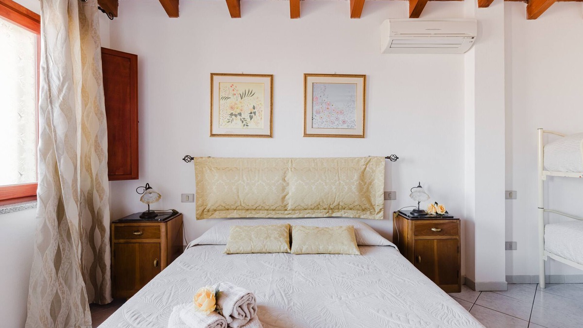 Palmas Arborea Apartment | Room 'Camera 3' with Shared Terrace, Wi-Fi and Air Conditioning