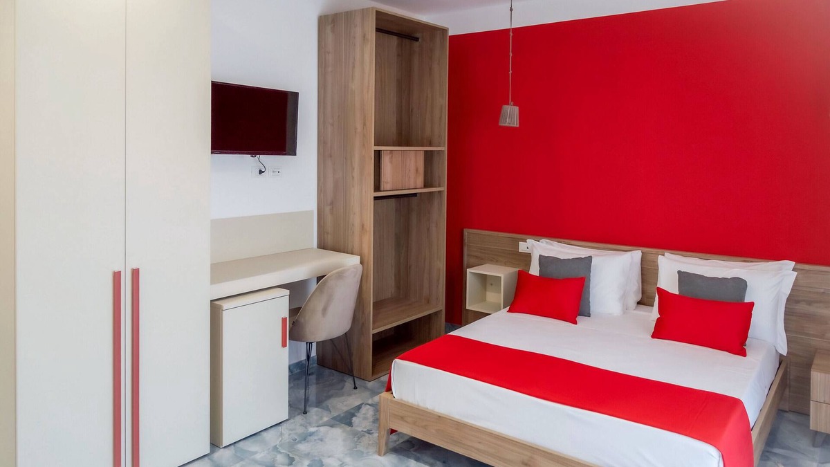 Ercolano Apartment | Room 'Camera Deluxe Vicino Agli Scavi' with Mountain View, Wi-Fi and Air Conditioning