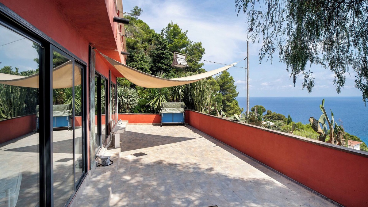 Andora Apartment | Room 'Camera Orizzonte' with Sea View, Shared Terrace and Wi-Fi
