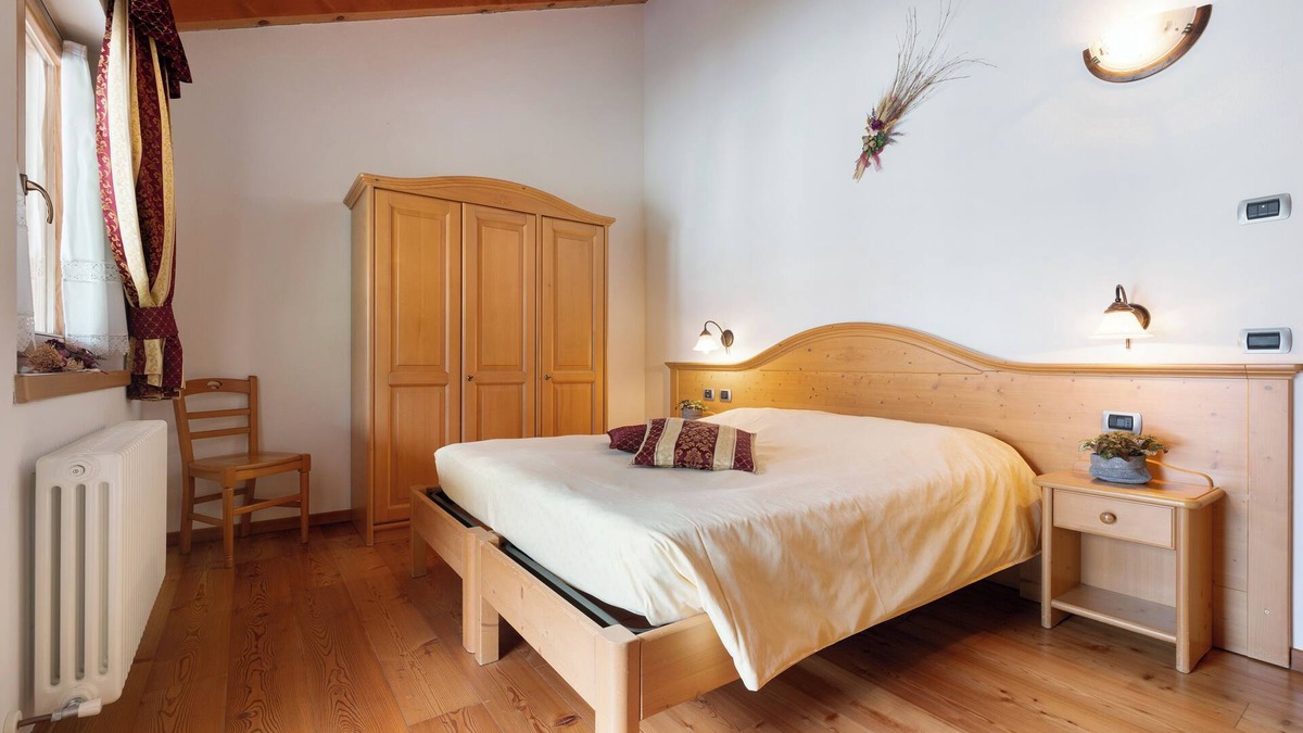 Caderzone Terme Apartment | Room 'Camera Tripla N 5' with Mountain View, Shared Garden and Wi-Fi