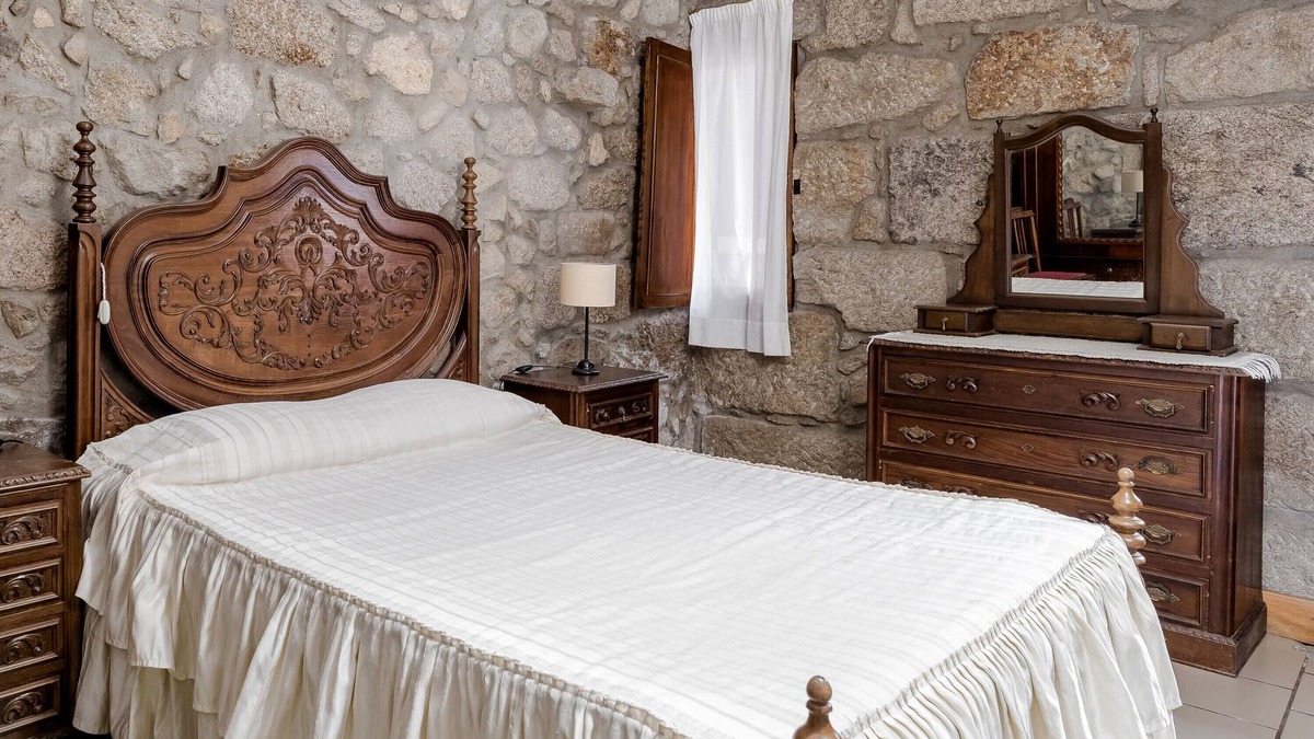 Vila do Conde Apartment | Room 'Casa Do Caldas - Quarto 6' with Shared Pool, Shared Terrace and Wi-Fi
