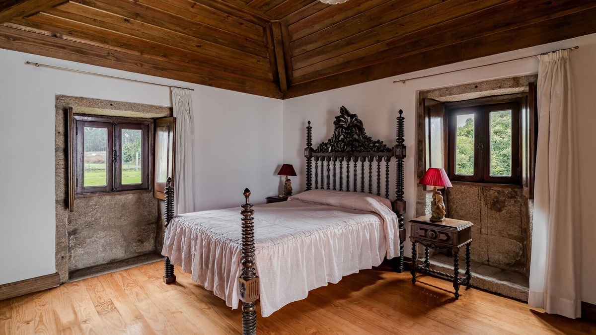 Vila do Conde Apartment | Room 'Casa Do Caldas - Suite 1' with Shared Pool, Shared Terrace and Wi-Fi