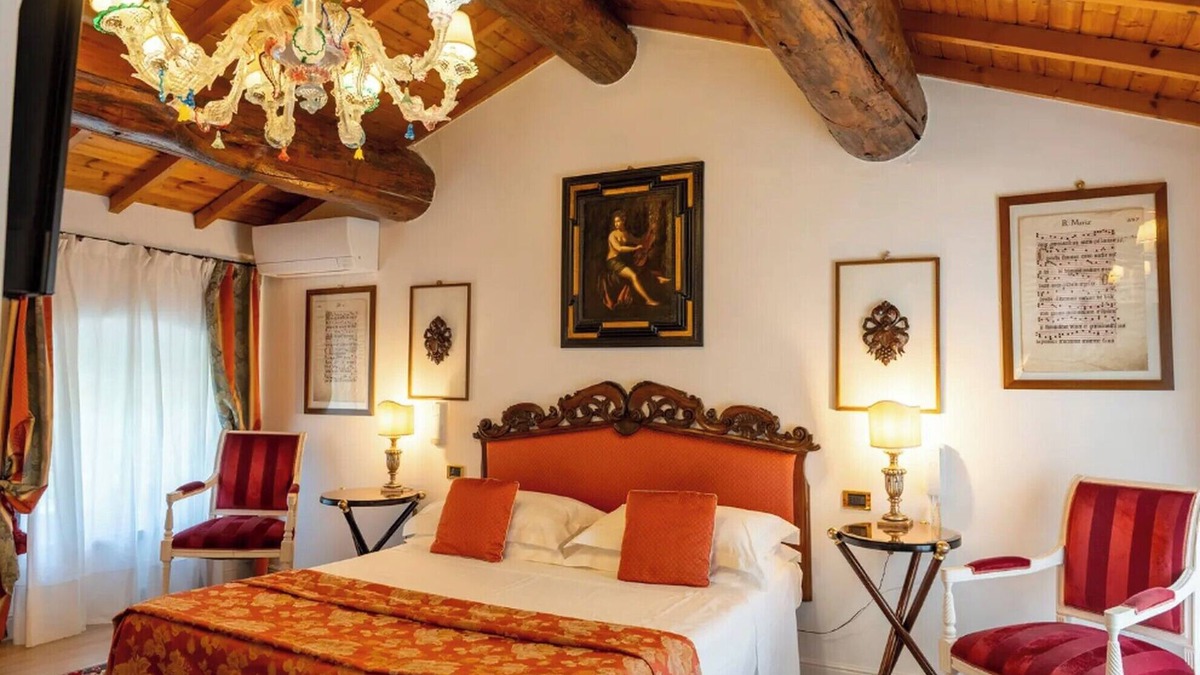 Sommacampagna Apartment | Room 'Casino Di Caccia 3' with Shared Pool, Wi-Fi and Air Conditioning