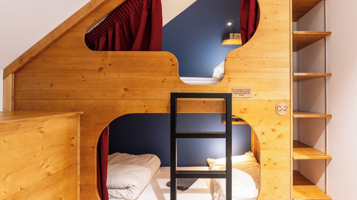 Faverges-Seythenex Apartment | Room 'Chambre C' with Mountain View, Shared Terrace and Wi-Fi