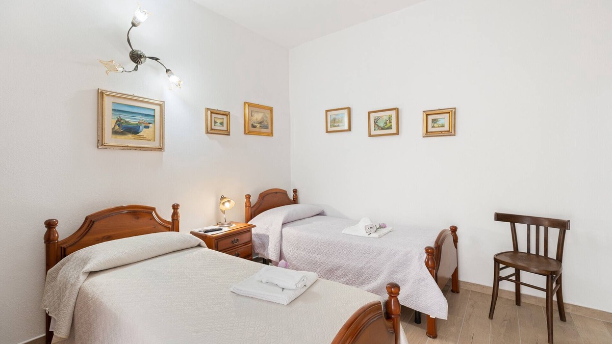 Scano di Montiferro Apartment | Room 'Clio' with shared terrace, Wi-Fi and air conditioning