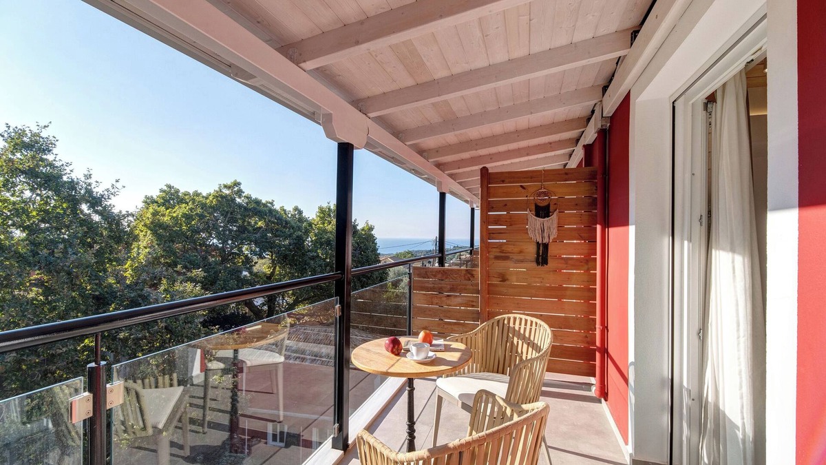 Anthousa Apartment | Room 'Deluxe Loft - B' with Shared Terrace, Wi-Fi and Air Conditioning