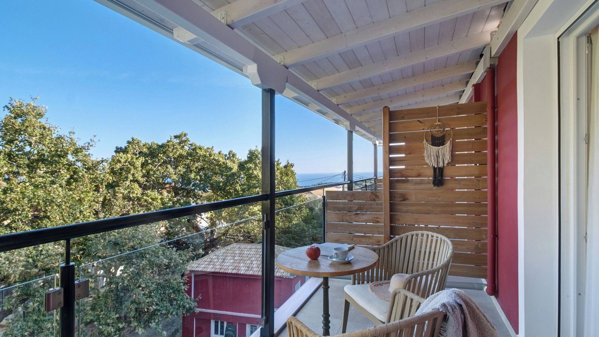 Anthousa Apartment | Room 'Deluxe Loft - C' with Shared Terrace, Wi-Fi and Air Conditioning