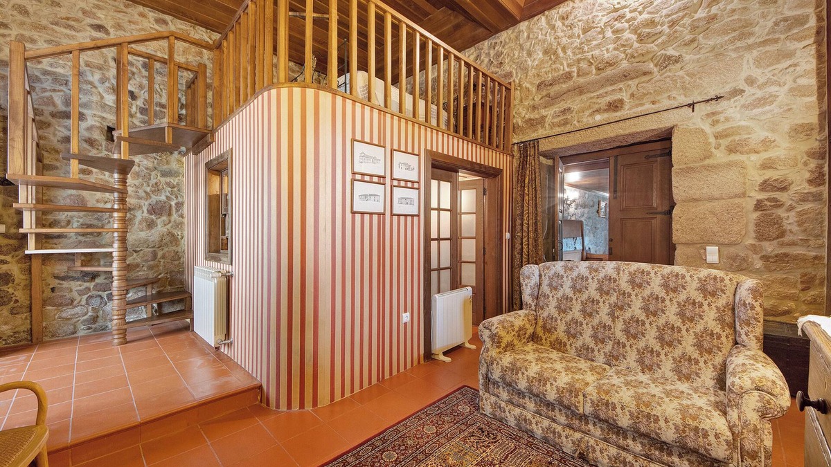 Moimenta da Beira Apartment | Room 'Deluxe Triple' with Shared Garden, Balcony and Wi-Fi