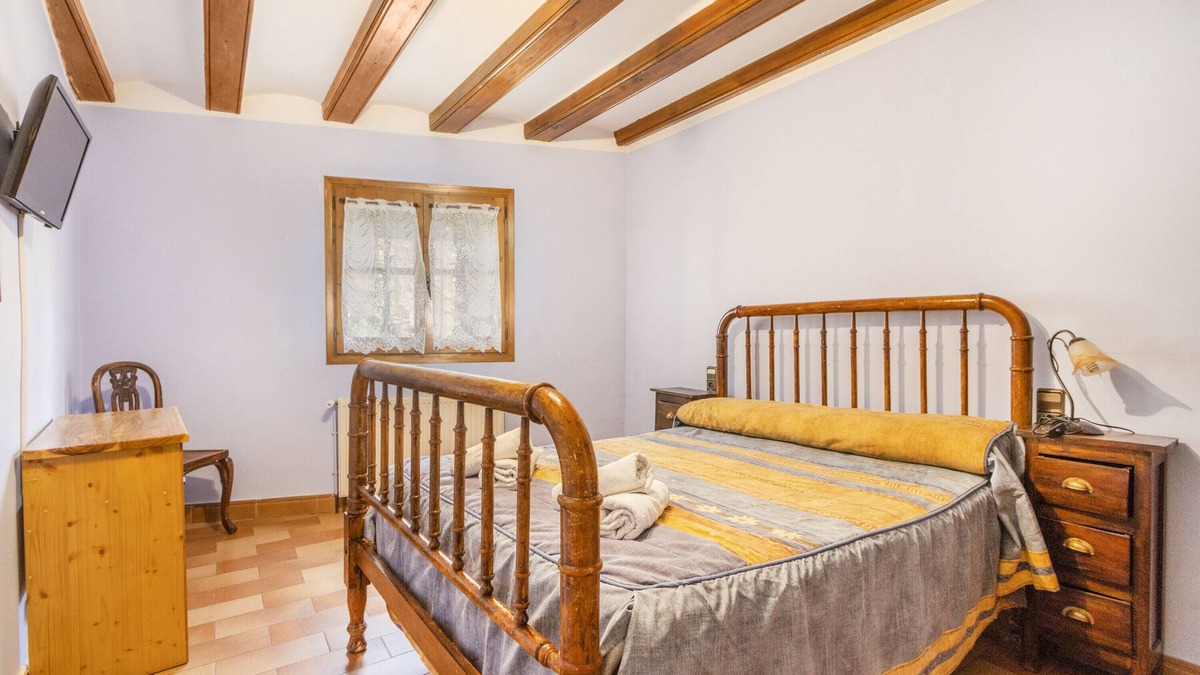 Gavet de la Conca Apartment | Room 'Double 5' Casa Roca-Sant Martí de Barcedana with Wi-Fi and Air Conditioning.