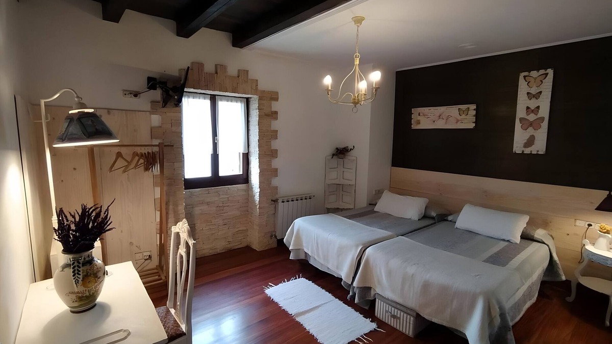 Deba Apartment | Room 'Doble 5' with Mountain View, Private Garden and Wi-Fi