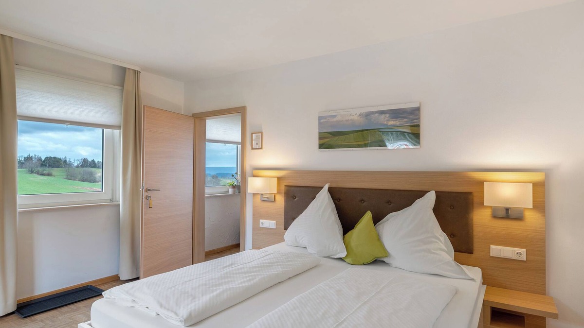 Hallwangen Apartment | Room 'Doppelzimmer 2 Premium' with Shared Terrace, Shared Garden and Wi-Fi
